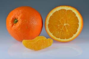 Oranges_-_whole-halved-segment